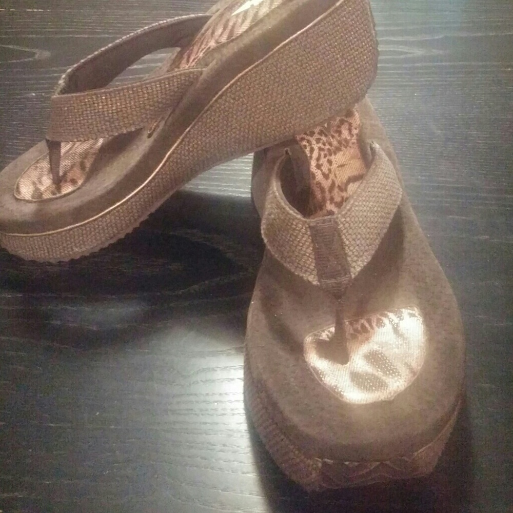 👠NEW👠Volatile Wedges "March" - Picture 2 of 4